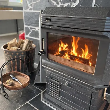 House Under The Aurora Cozy Private With Fireplace Apartamento Laukvik