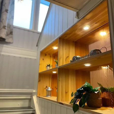 House Under The Aurora Cozy Private With Fireplace
