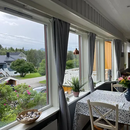 House Under The Aurora Cozy Private With Fireplace Appartamento