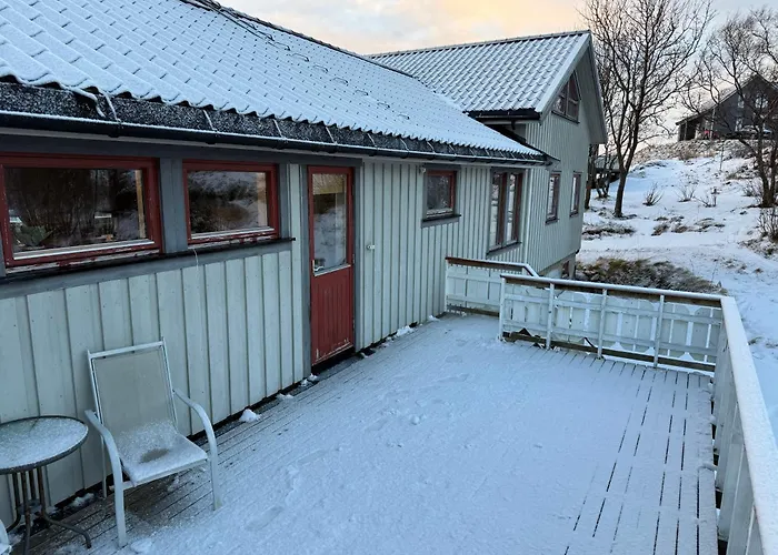 Апартаменты House Under The Aurora Cozy Private With Fireplace Laukvik